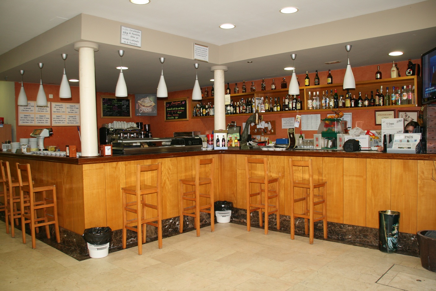 Cafetería y despacho de pastelería